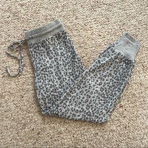 GAP Softspun Cozy Grey leopard sweats
